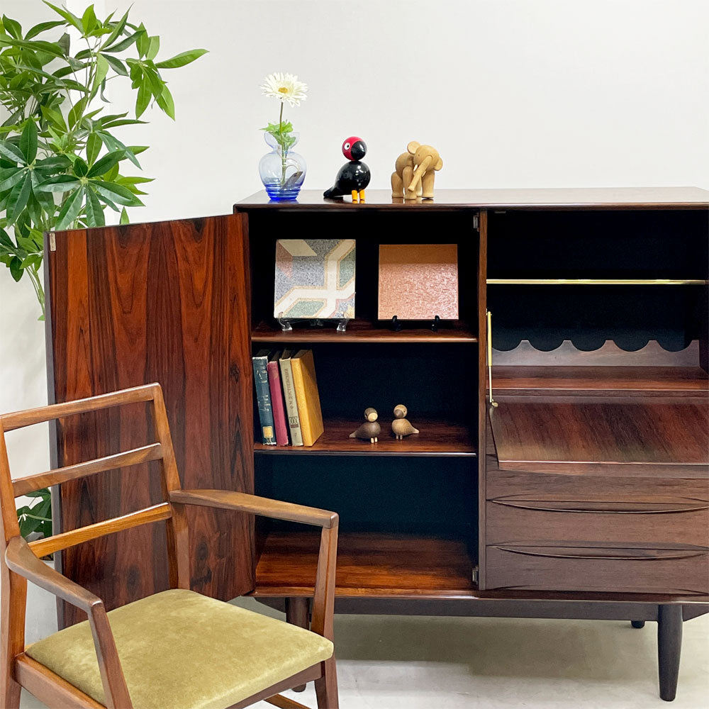 デューロン dyrlund アルネ・ヴォッダー Arne Vodder ドリンク キャビネット サイドボード 飾り棚 抽斗4杯 ローズウッド デンマーク ビンテージ ～美の厚みに酔いしれる～