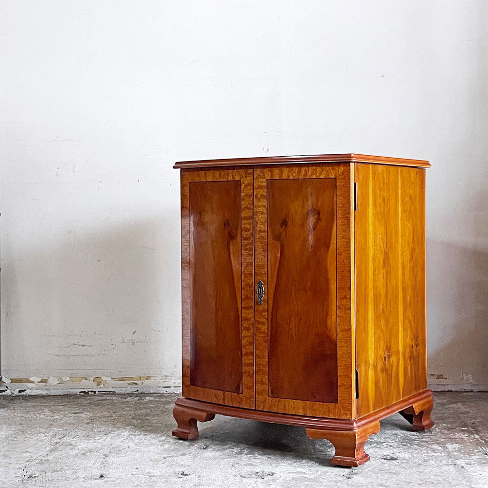 【自由が丘店】UKビンテージ UK Vintage カクテルキャビネット サイドテーブル マホガニー材 象嵌 鍵付き 英国 買取させていただきました。