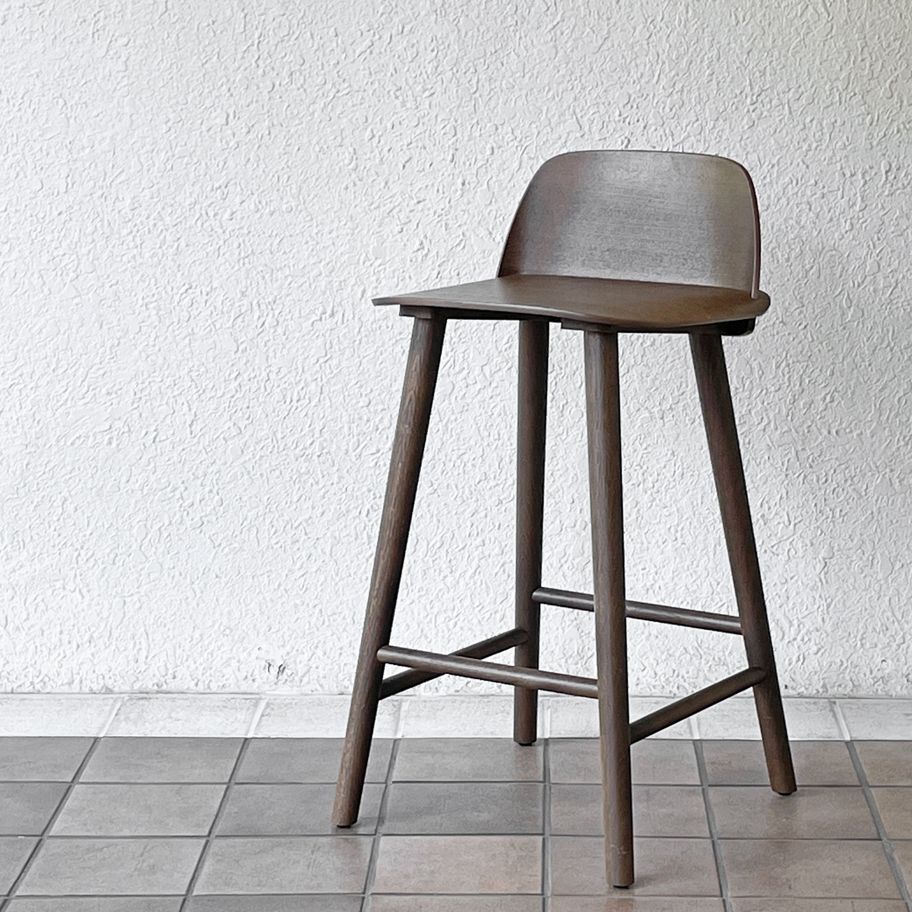 【用賀店】ムート Muuto ナード Nerd カウンターチェア ハイスツール David Geckeler デザイン オーク材 ステインドダークブラウン 北欧家具 買取させていただきました。