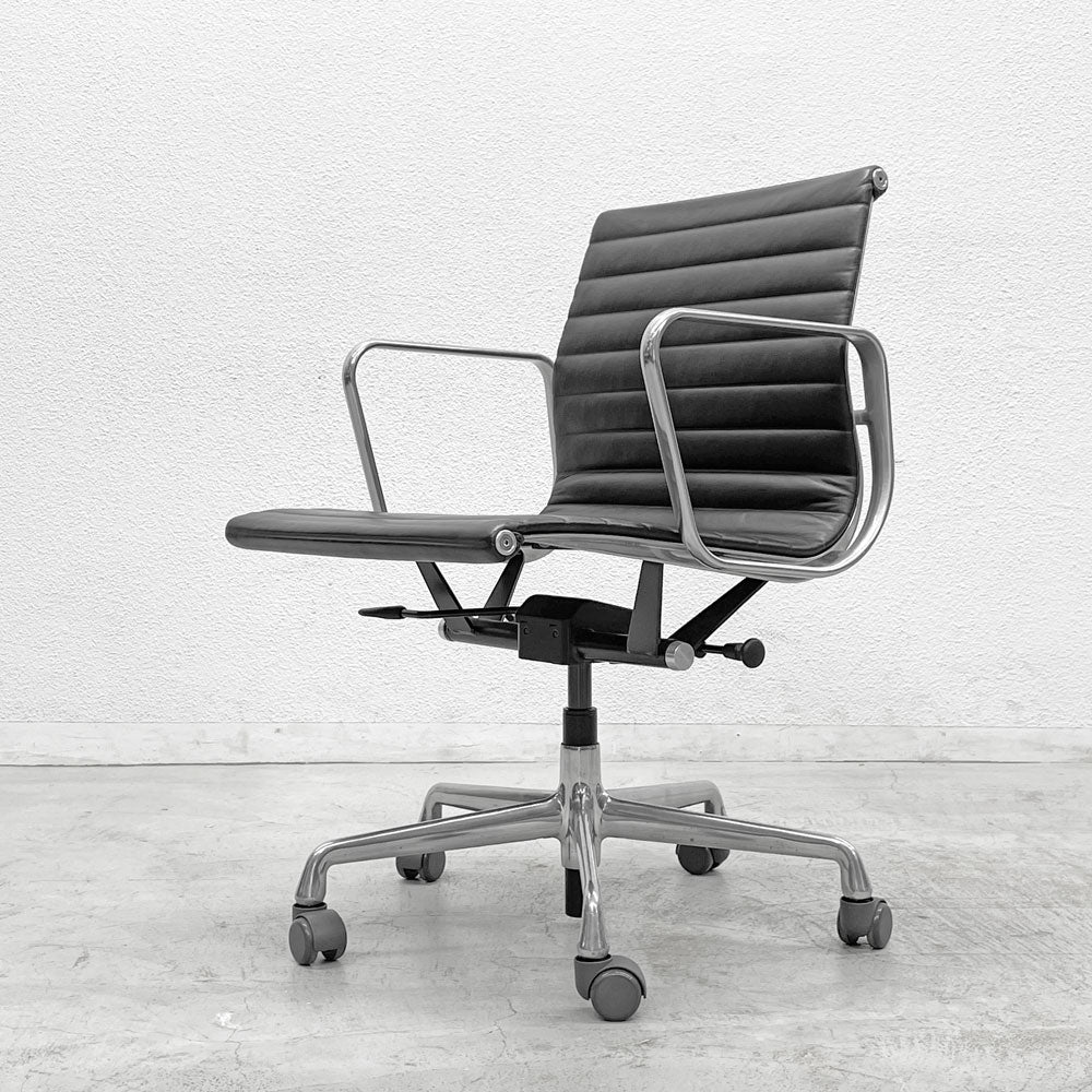 【登戸BASE EC店】ハーマンミラー Herman Miller イームズアルミナムグループチェア マネージメントチェア アルミバフベース ガス圧昇降仕様 5本脚 キャスタータイプ 買取させていただきました。