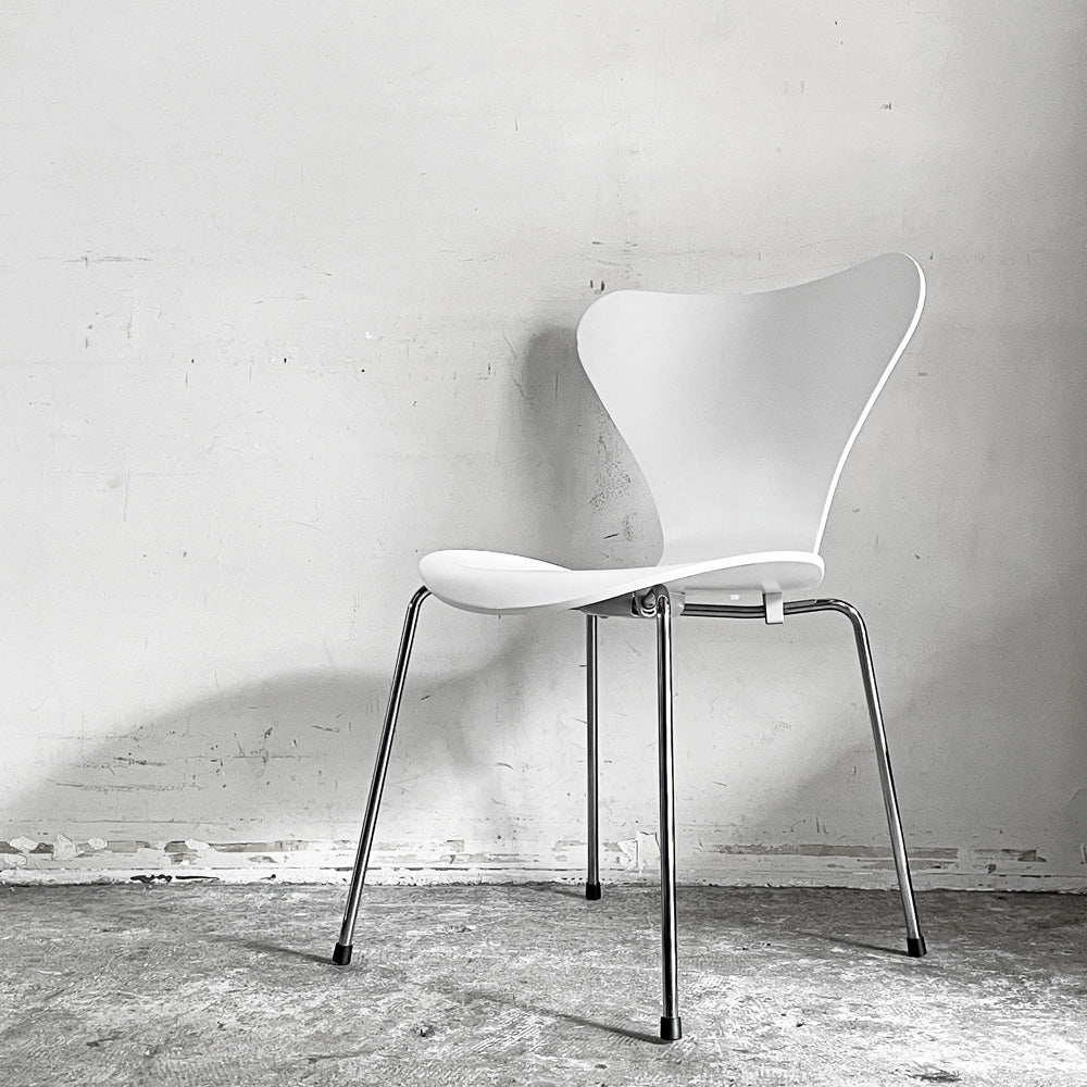 【自由が丘店】フリッツハンセン Fritz Hansen 3107 セブンチェア ラッカー仕上げ ホワイト スタッキング アルネ・ヤコブセン デンマーク 北欧家具 買取させていただきました。
