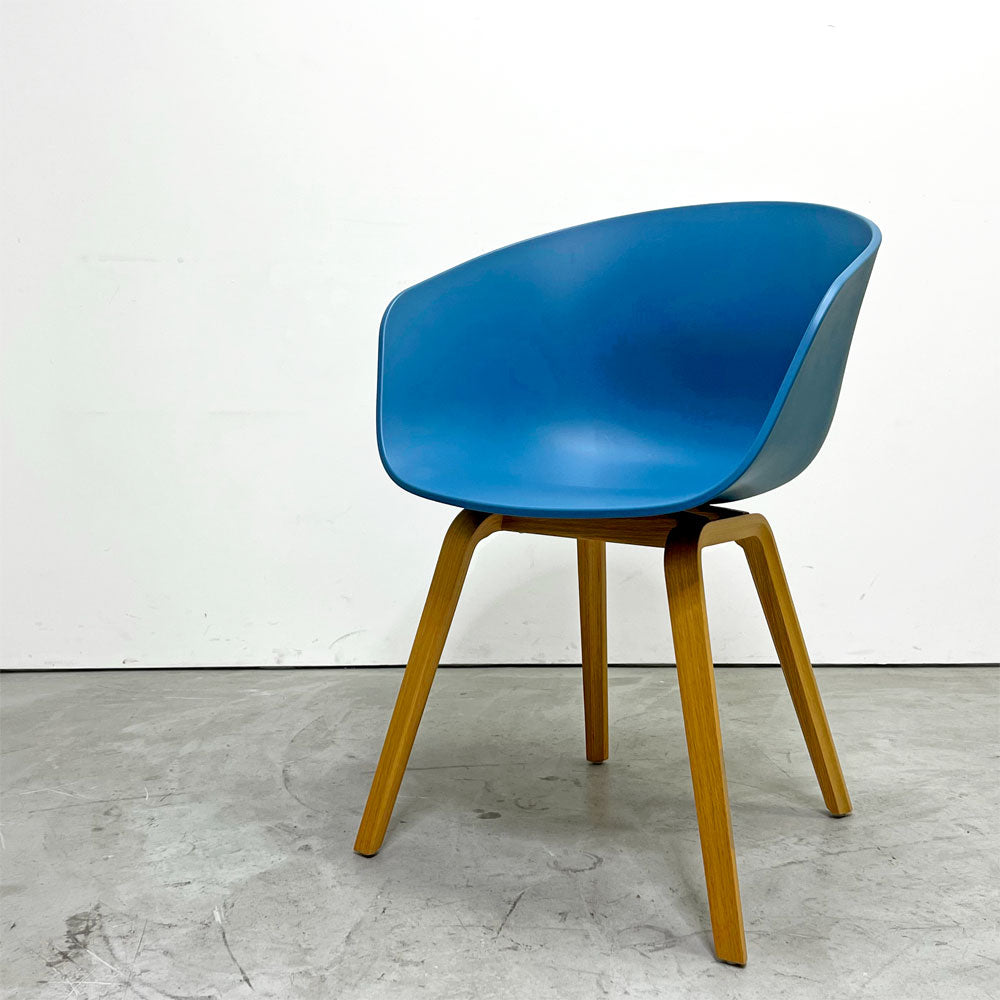 【祖師ヶ谷大蔵店】ヘイ HAY アバウト ア チェア ABOUT A CHAIR AAC22 アームチェア ダイニングチェア アズールブルー 木製脚 ヒー・ウェリング 北欧モダン デンマーク 定価￥59,400-  買取させていただきました。