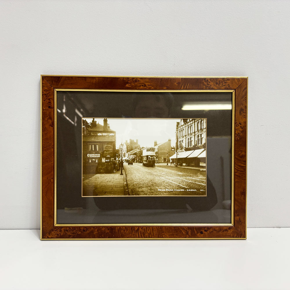 【祖師ヶ谷大蔵店】フォトグラフフレーム HYDE PARK CONNER LEEDS 101 レトロ セピア写真 UK 英国 イギリス 風景 町並み インテリア雑貨 額装品 買取させていただきました。