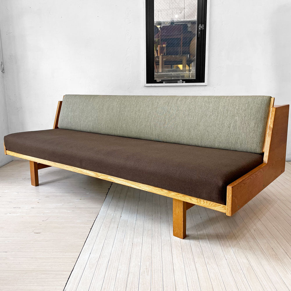 【下北沢店】ゲタマ GETAMA ビンテージ GE258 デイベッド 3シーターソファ オーク材 角脚 ツートンカラー スプリングクッション ハンス・J・ウェグナー デンマーク 北欧家具 買取させていただきました。