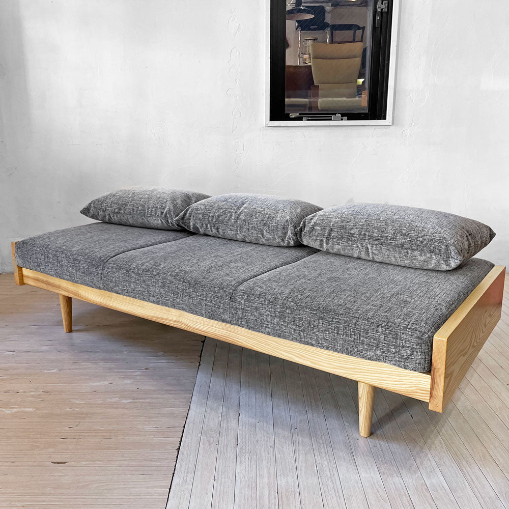 【下北沢店】グラフ graf × 相合家具 SOGO adシリーズ デイベッドベンチ Day bed bench グレー系ファブリック ホワイトアッシュ材 美品  買取させていただきました。