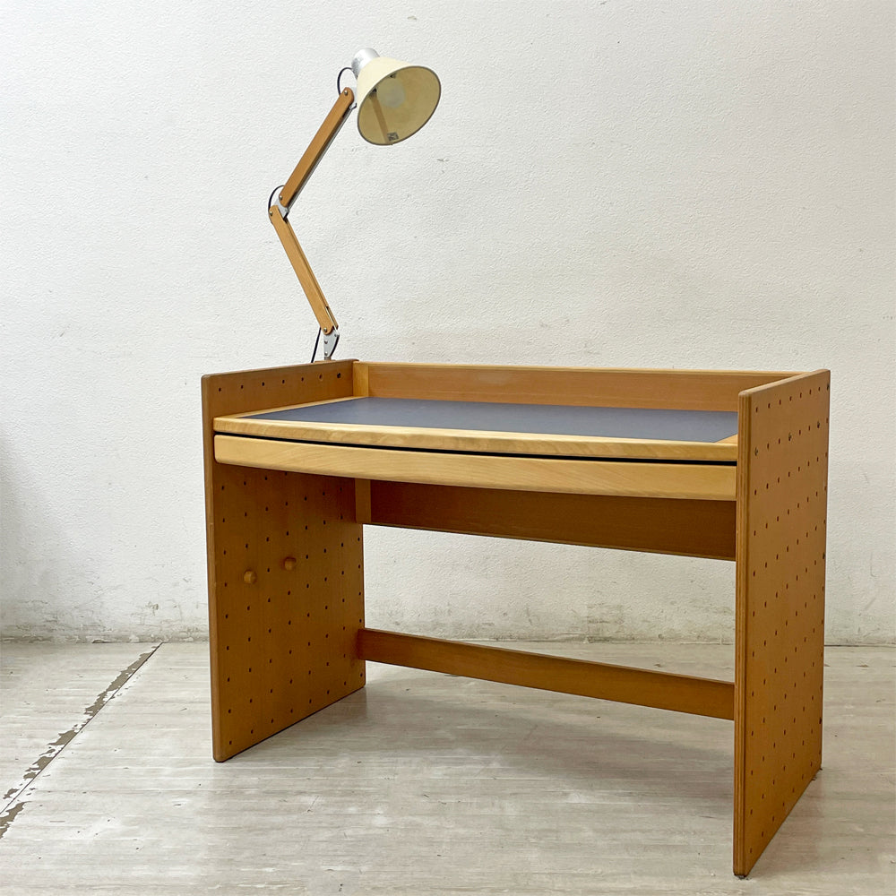 【祖師ヶ谷大蔵店】フォルミオ Formio KF-01 デスク 勉強机 ブナ材 リバーシブル天板 ＆ KF-15 デスクランプ 阿久津雄一 デンマーク 廃番 買取させていただきました。