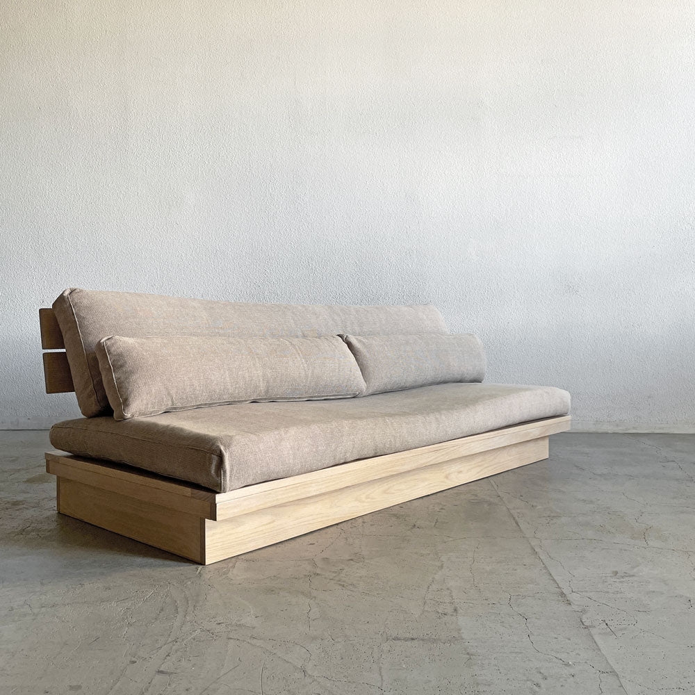 【登戸BASE店】アクタス ACTUS ジャルビ JARVI 3シーターソファ アームレス オーク材 カバーリングファブリック W180cm クッション付 ロースタイル 参考価格￥183,700- 買取させていただきました。