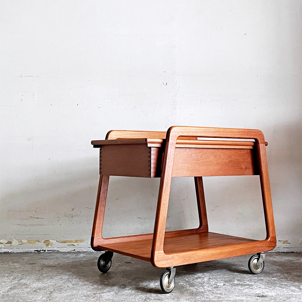 【自由が丘店】シカモブラー Sika Mobler ビンテージ vintage ソーイングワゴン トロリー キャスター付き チーク材 デンマーク 北欧家具 買取させていただきました。