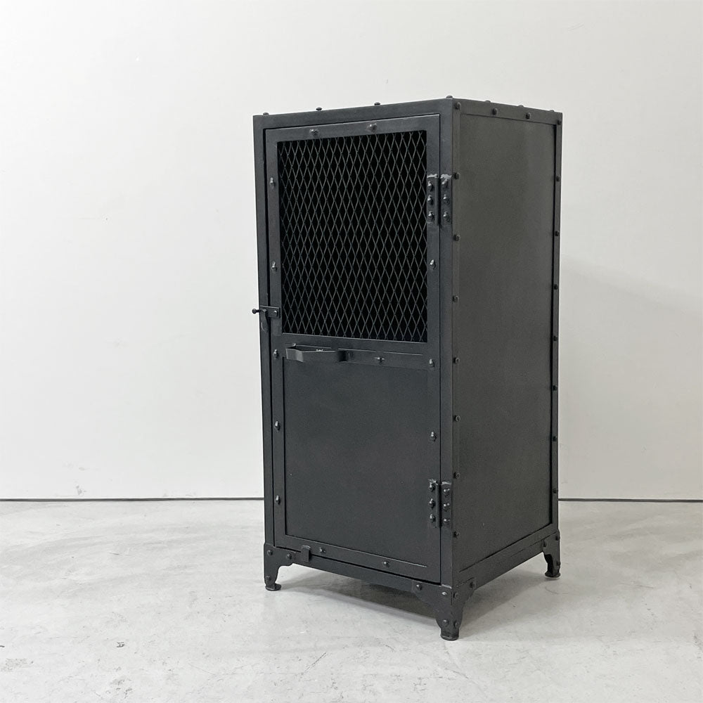 【祖師ヶ谷大蔵店】アナザーライフ Another Life アイアンサイドキャビネット IRON SIDE CABINET シェルフ 2段 1ドア ブラック インダストリアル 工業系 定価￥52,800- 買取させていただきました。