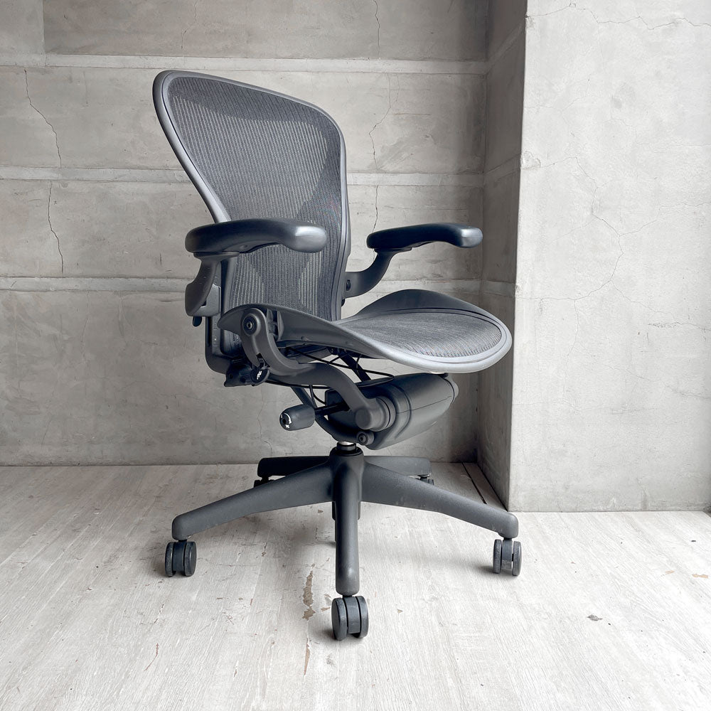 【学芸大学店】ハーマンミラー Herman Miller アーロンチェア クラシック Bサイズ ポスチャーフィット フル装備 グラファイトベース デスクチェア オフィスチェア 買取させていただきました。