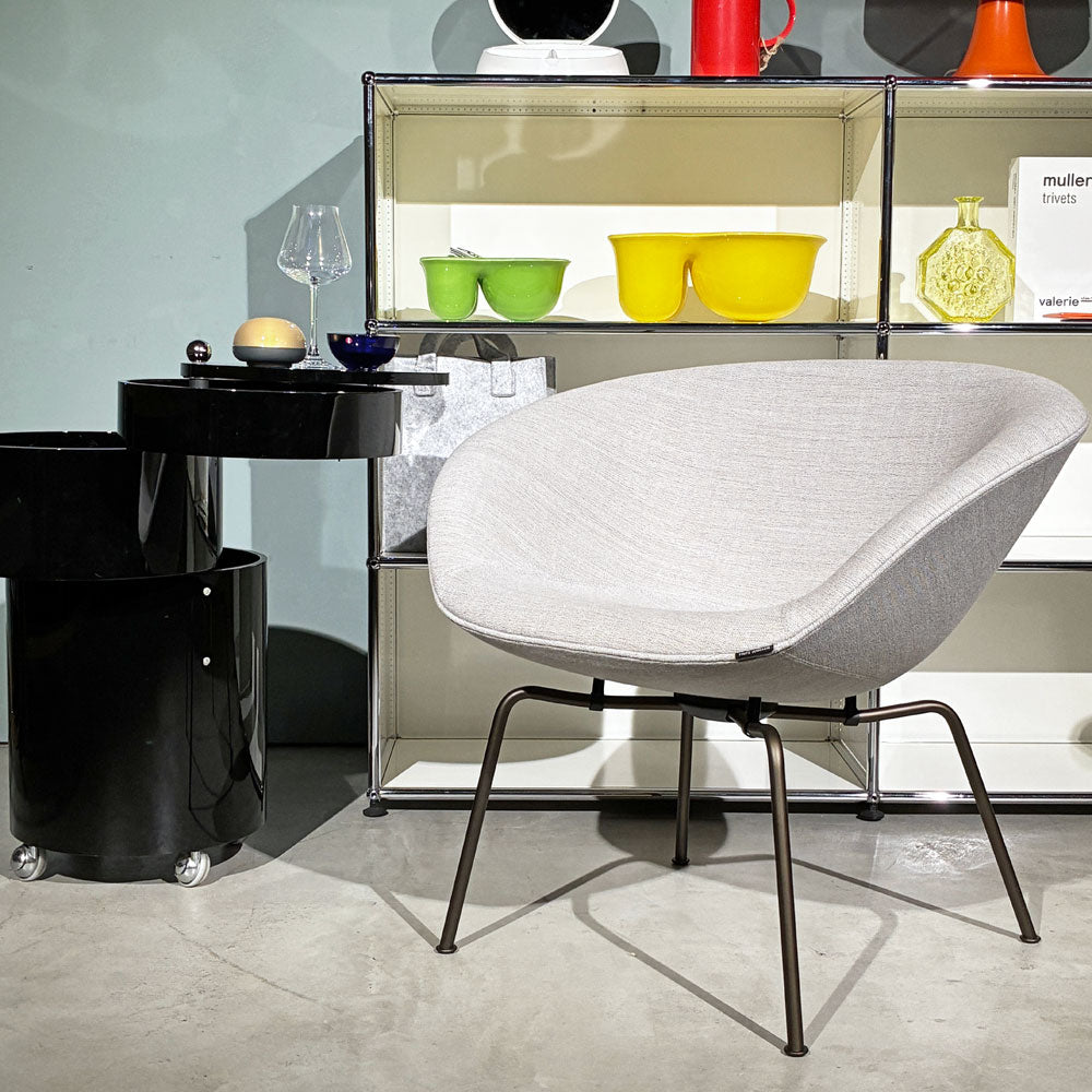 フリッツハンセン Fritz Hansen ポットチェア 3318 POT ラウンジチェア ファブリック クリスチャンハウン ベージュ ブラウンブロンズレッグ アルネ・ヤコブセン デンマーク 定価￥297,880- 展示品 ～1脚分の豊かさ～