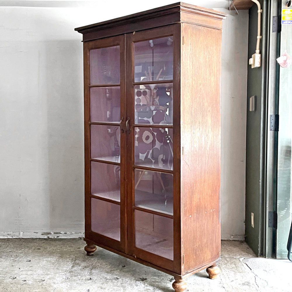 【自由が丘店】オールドメゾン old maison 木製ガラスキャビネット 5段 ブックケース シェルフ 無垢材 古材 ブラウン x ピンク 扉収納 H183cm 買取させていただきました。