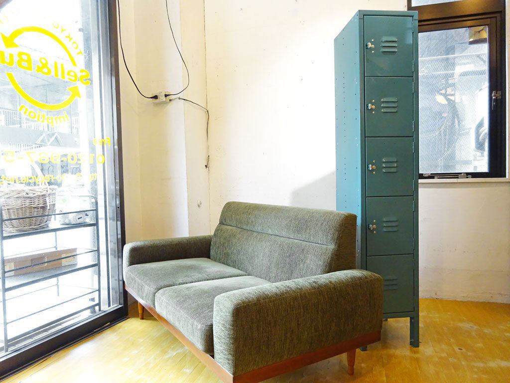 パシフィックファニチャーサービス PACIFIC FURNITURE SERVICE スタンダード A ソファ STANDARD C SOFA ＆ リオン LYON スチールロッカー STEEL LOCKER 5段  ～P.F.S.の間違いない2点！～