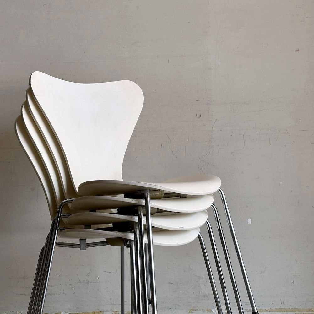 【自由が丘店】フリッツハンセン Fritz Hansen 3107 セブンチェア ラッカー ホワイト スタッキング アルネ・ヤコブセン デンマーク 北欧家具 買取させていただきました。