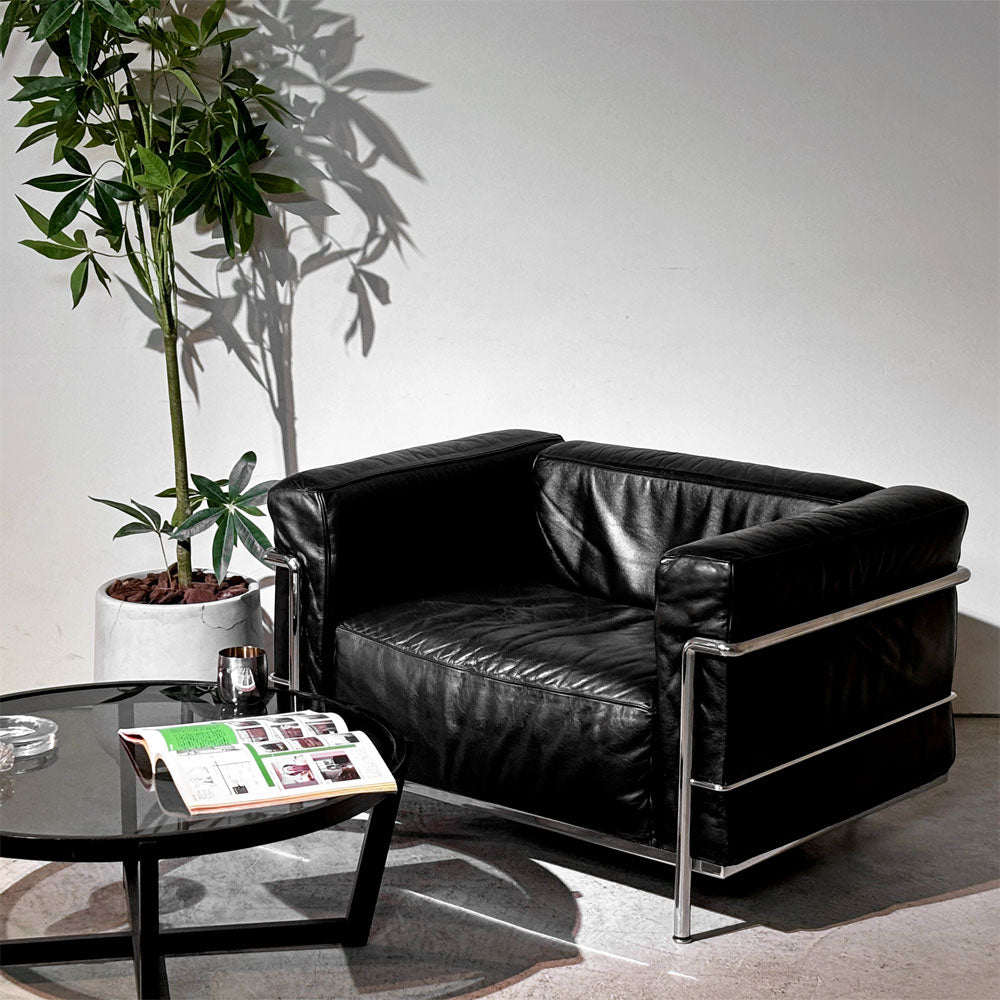 【祖師ヶ谷大蔵店】カッシーナ Cassina LC3 ソファ 1シーター 本革 ブラック ル・コルビュジェ ピエール・ジャンヌレ シャルロット・ペリアン デザイン 買取させていただきました。