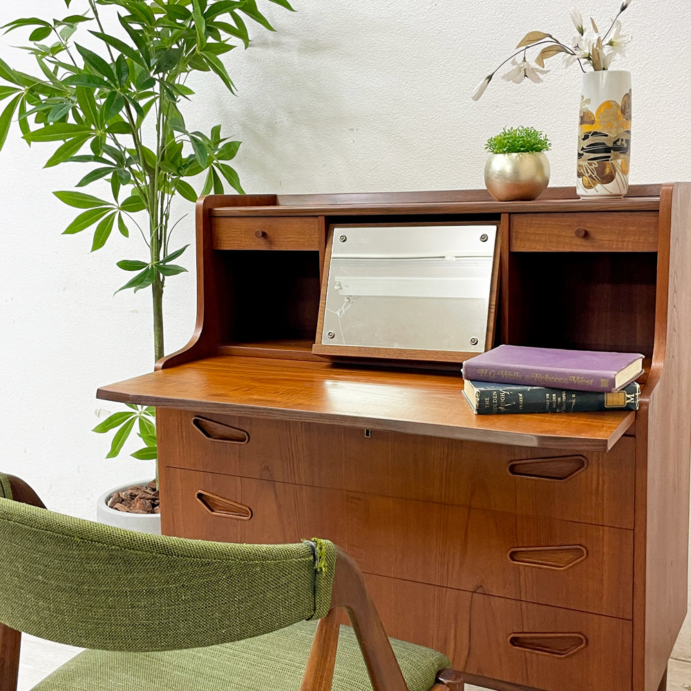 【祖師ヶ谷大蔵店】デンマークビンテージ チーク材 ライティングビューロー ドレッサー 3ドロワーズ 本棚 スライド天板 鍵欠品 北欧家具 買取させていただきました。