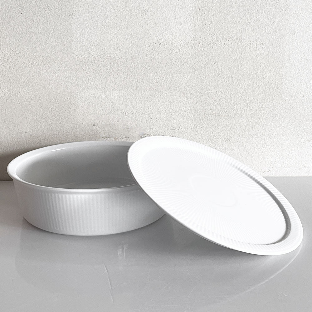 【自由が丘店】ロイヤルコペンハーゲン ROYAL COPENHAGEN ホワイトフルーテッド オーブンウエア Lサイズ 蓋付 ボウル W22cm 北欧食器 廃番 買取させていただきました。