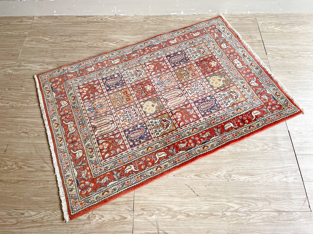 ペルシャ風 絨毯 パネル文様 赤系 152×102cm 買い取りしました。