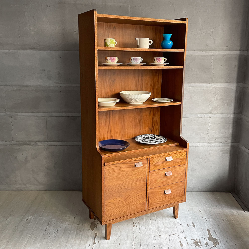 【学芸大学店】ウニコ unico クルト KURT シェルフ ライティングビューロー ブックケース カップッボード 食器棚 オーク材 北欧スタイル 廃番 買取させていただきました。