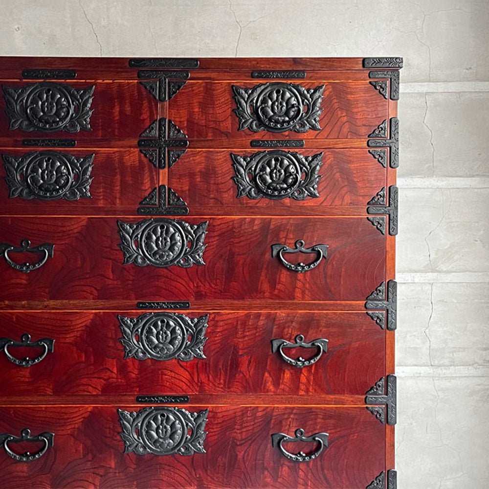 岩谷堂箪笥 三/五尺整理 上四ッ抽 整理箪笥 6段チェスト 欅材 南部鉄器金具 桐紋様 整理タンス 伝統工芸品 民藝家具 ～ 国や文化、時代までを越えて魅了する箪笥 ～