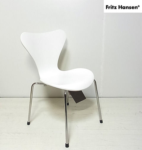 小さくてもいっちょまえ。～希少！Fritz Hansen 箱付き未使用品 セブンチェア　キッズ【買取＆販売＆レンタル】