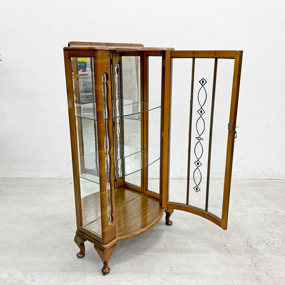 【登戸BASE店】UKビンテージ Vintage ガラスキャビネット ディスプレイケース 英国家具 アンティーク 鍵付き Lloyd's Antiques取り扱い 買取させていただきました。