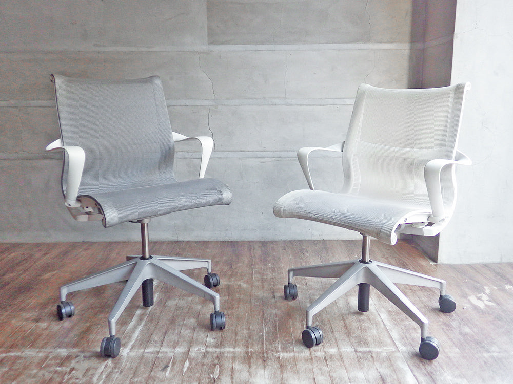 ハーマンミラー Herman Miller セトゥー Setu デスクチェア マルチパーパスチェア グレー＆ホワイト メッシュシート Studio 7.5 5本脚タイプ 昇降機能 定価￥99,000- 中古品 買い取りしました。