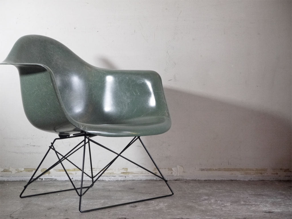 ハーマンミラー Herman Miller アームシェルチェア FRP製 ダークシーフォーム キャッツクレイドルベース C&R イームズ ミッドセンチュリー 中古品 買い取りしました。