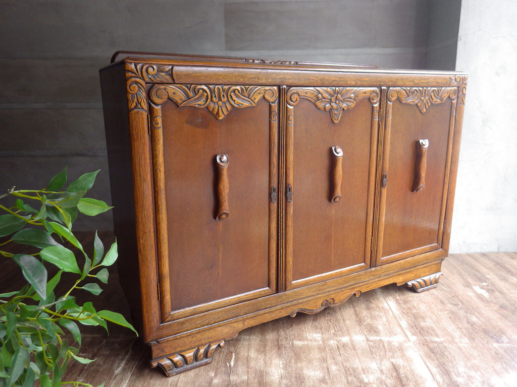 UKビンテージ Vintage サイドボード リビングボード バフェ 3枚扉 抽斗2杯 オーク材 W135 英国 アンティーク ～バフェって？～