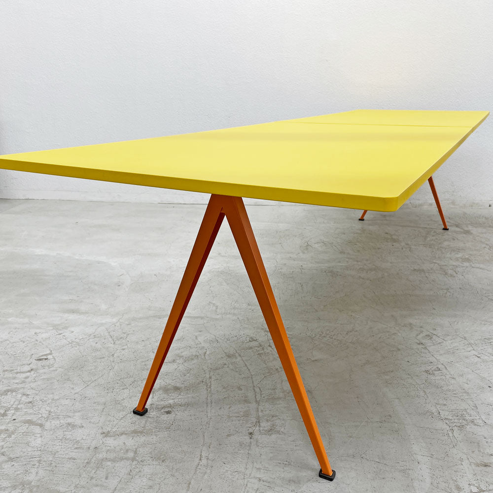【登戸BASE店】ヘイ HAY ピラミッドテーブル 02 Pyramid table 02 W300cm イエロートップ x オレンジベース 廃番カラー ヴィム・リートフェルト オランダ インダストリアルデザイン 買取させていただきました。
