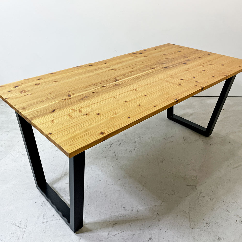 【祖師ヶ谷大蔵店】インダストリアルデザイン デスク ワークテーブル ダイニングテーブル パイン無垢材 スチールレッグ トラぺゾイドレッグ 買取させていただきました。