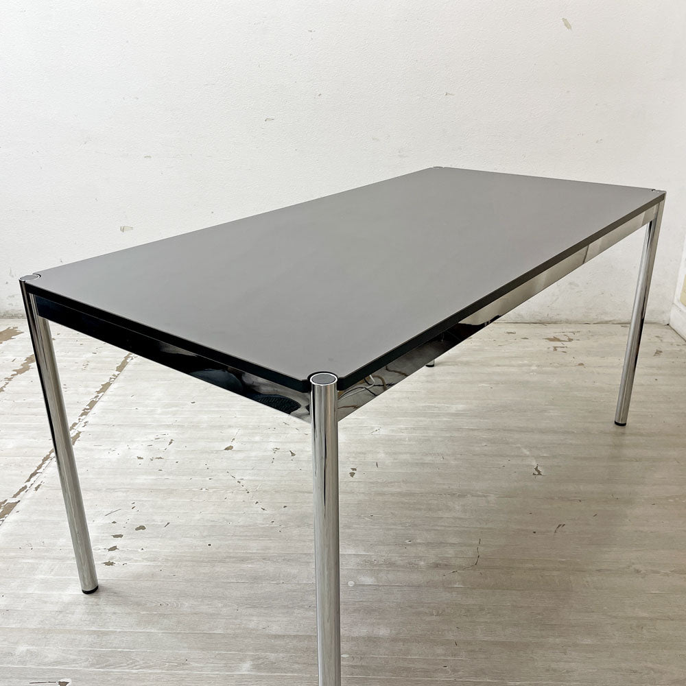 【祖師ヶ谷大蔵店】USMモジュラーファニチャー USM Haller USMハラーテーブル ワーキングデスク ダイニング グラファイトグレー リノリウム アジャスター 高さ調整機能付 スイス B 買取させていただきました。