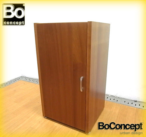 デンマーク発！ 伝統と革新的アーバンデザイン確立した小粋な装い Bo Concept （ ボーコンセプト ）  ナチュラルモダンな 『 スリムキャビネット 』  【買取＆販売＆レンタル】