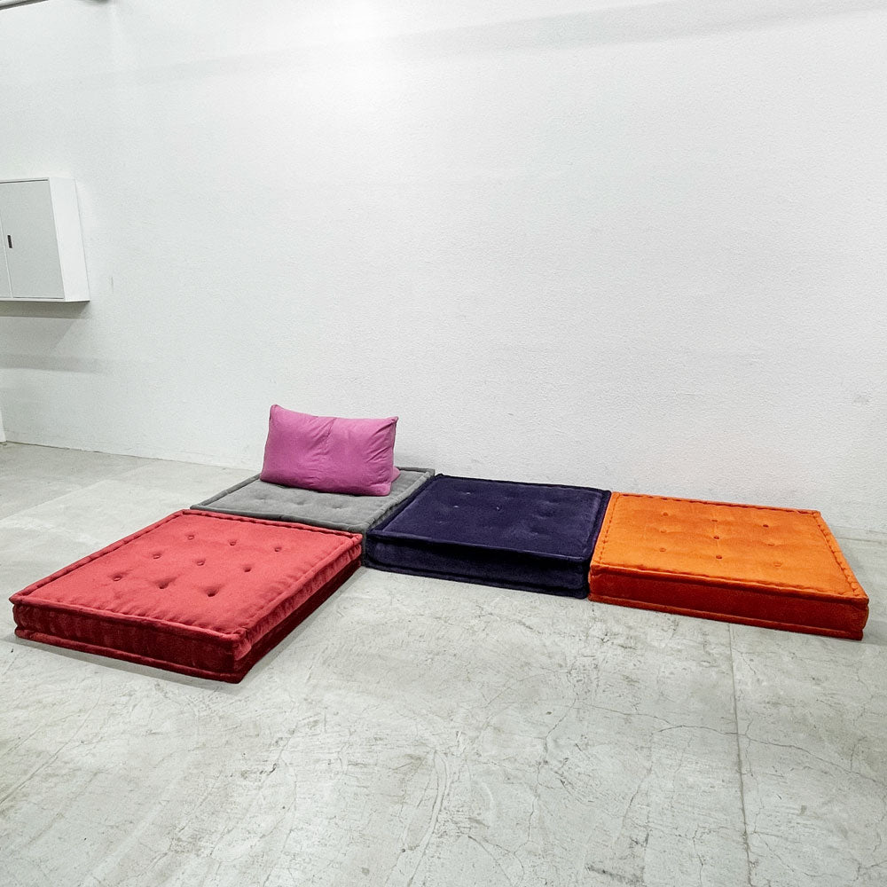 ロッシュ ボボア Roche Bobois マ ジョン Mah Jong ソファ ローソファ シートクッション & エスカパド Escapade シートクッション ～ 自分で空間を作り上げるソファ～