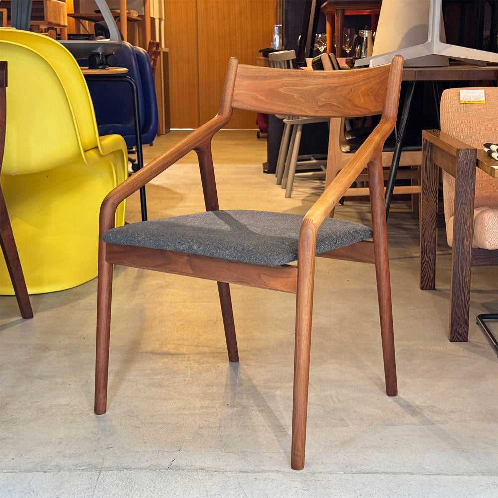 宮崎椅子製作所 ペペチェア PEPE side chair 背無垢タイプ ウォールナット ファブリックシート グレー系 フィンガージョイント 村澤一晃～曲線の奥に隠された仕事～