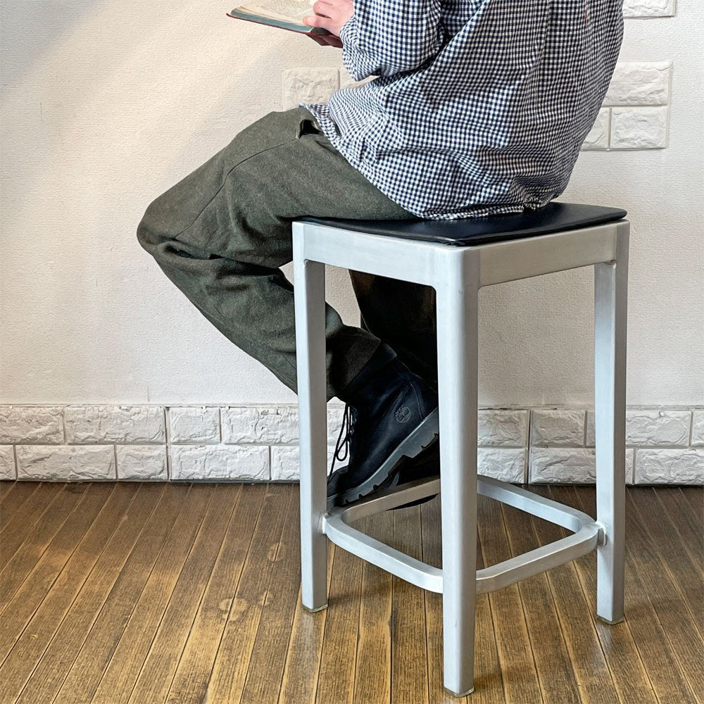 エメコ EMECO カウンタースツール COUNTER STOOL H63cm シートクッション付き フィリップ・スタルク Philippe Starck ブラッシュドアルミ インダストリアルデザイン ～ 究極の形 ～