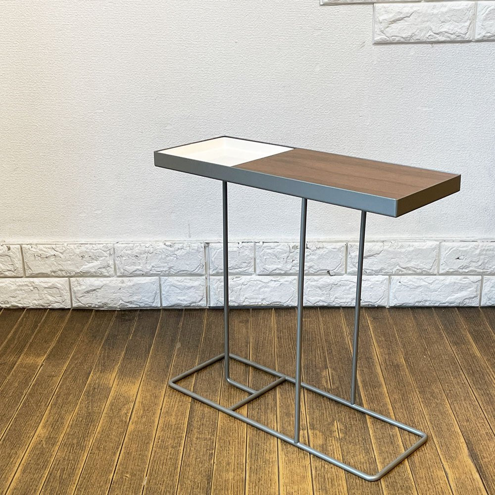 【経堂店】デュエンデ DUENDE コンパニオン COMPANION サイドテーブル シルバー×ホワイト リバーシブル W47.5 ミニマルデザイン 定価￥22,000- 買取させていただきました。