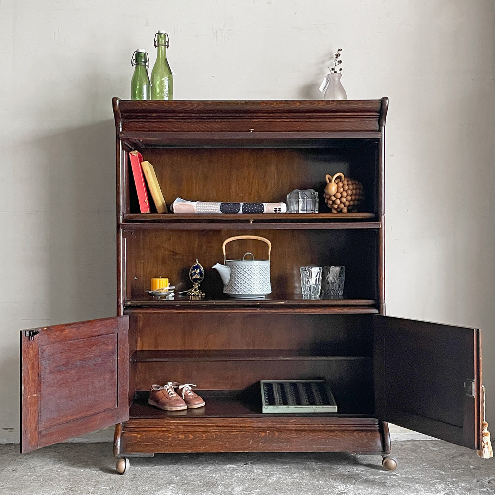 UKビンテージ vintage スタッキングブックケース キャビネット オーク材 3段 ガラスフラップ扉 開き戸 キャスター 鍵付き ～これかからも残していきたい古き良き家具～