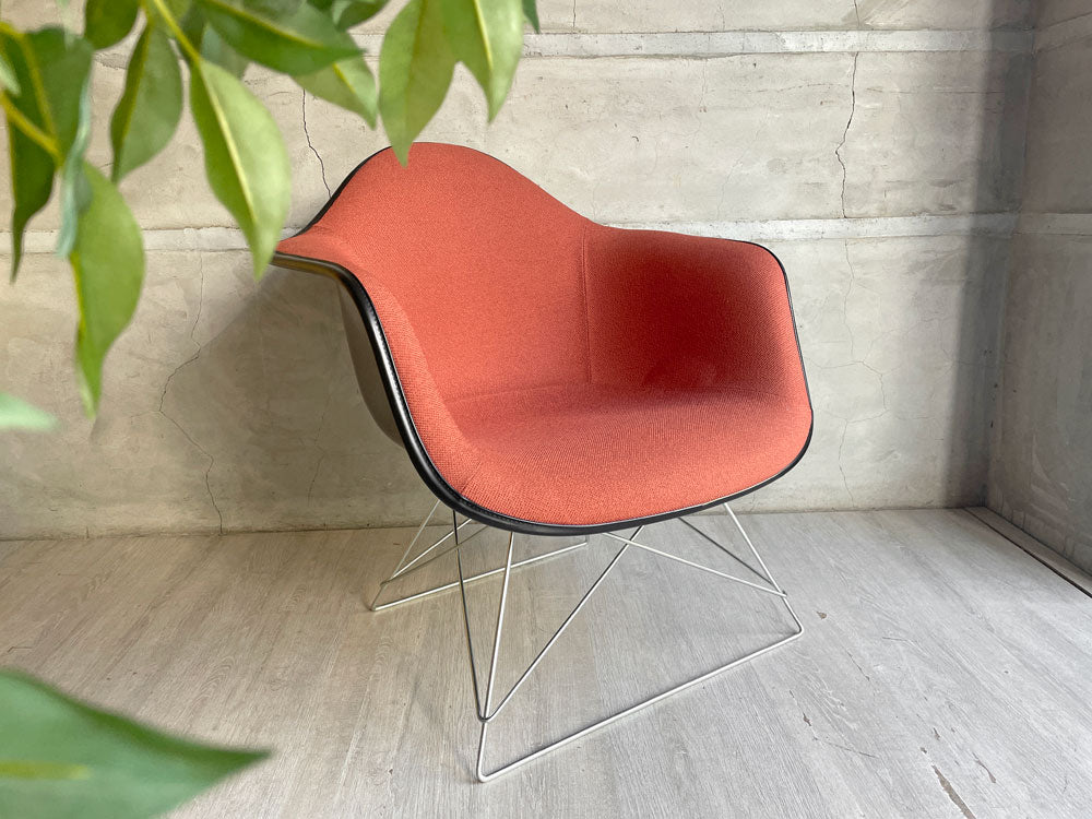 ハーマンミラー Herman Miller アームシェルチェア 現行 キャッツクレイドル ブラック FRP アプホルスター ファブリック イームズ ミッドセンチュリー ～寛ぎのシェルチェア～