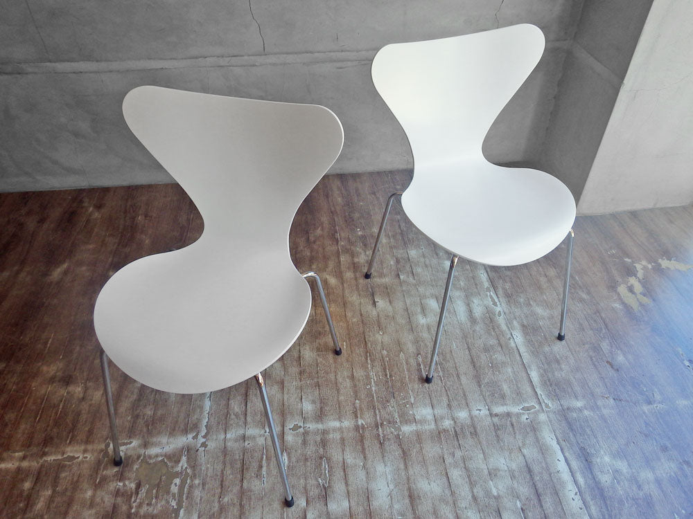 フリッツハンセン Fritz Hansen セブンチェア ホワイトラッカー アルネ・ヤコブセン デンマーク 北欧家具 2007年製 x 2脚 中古品 買い取りしました。