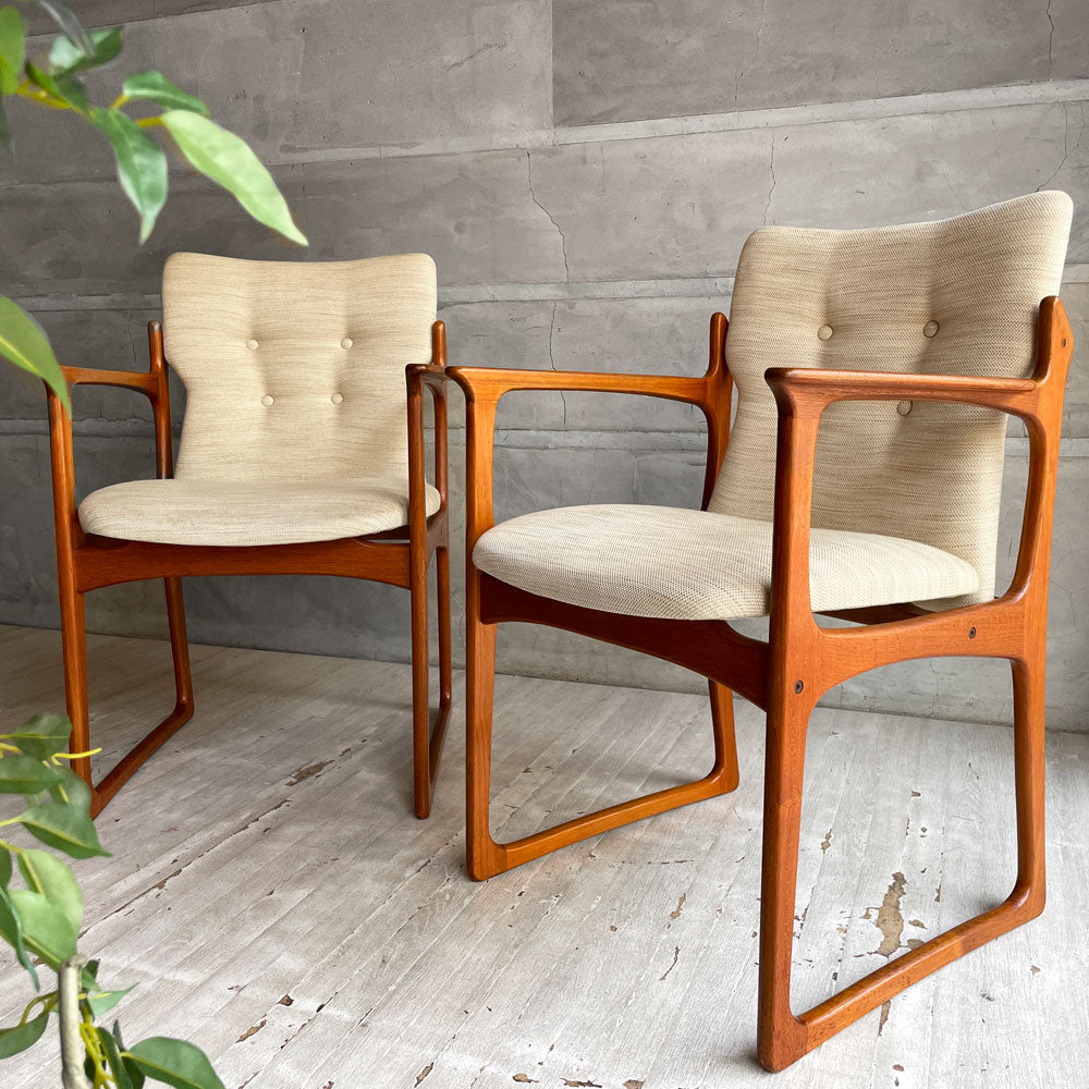 【学芸大学店】Vamdrup Stolefabrik社 ビンテージ ダイニングチェア アームレスチェア チーク無垢材 ファブリック 北欧 デンマーク ミッドセンチュリー 希少 2脚♪ 買取させていただきました。