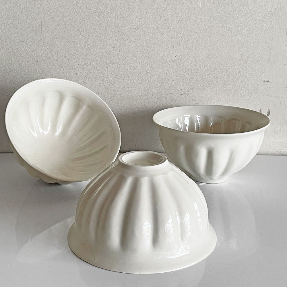 【自由が丘店】角田淳 Jun Tsunoda クグロフ型 ボウル 白 ホワイト 大サイズ 深鉢 磁器 現代作家 計3個 買取させていただきました。