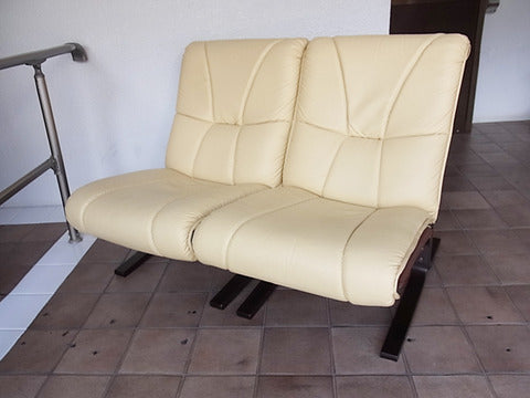 ２つに分かれる便利なソファ。軽量なので移動もラクラク♪ 冨士ファニチア FUJI FURNITURE 二人掛け セパレートソファ【買取と販売とレンタルのお店】
