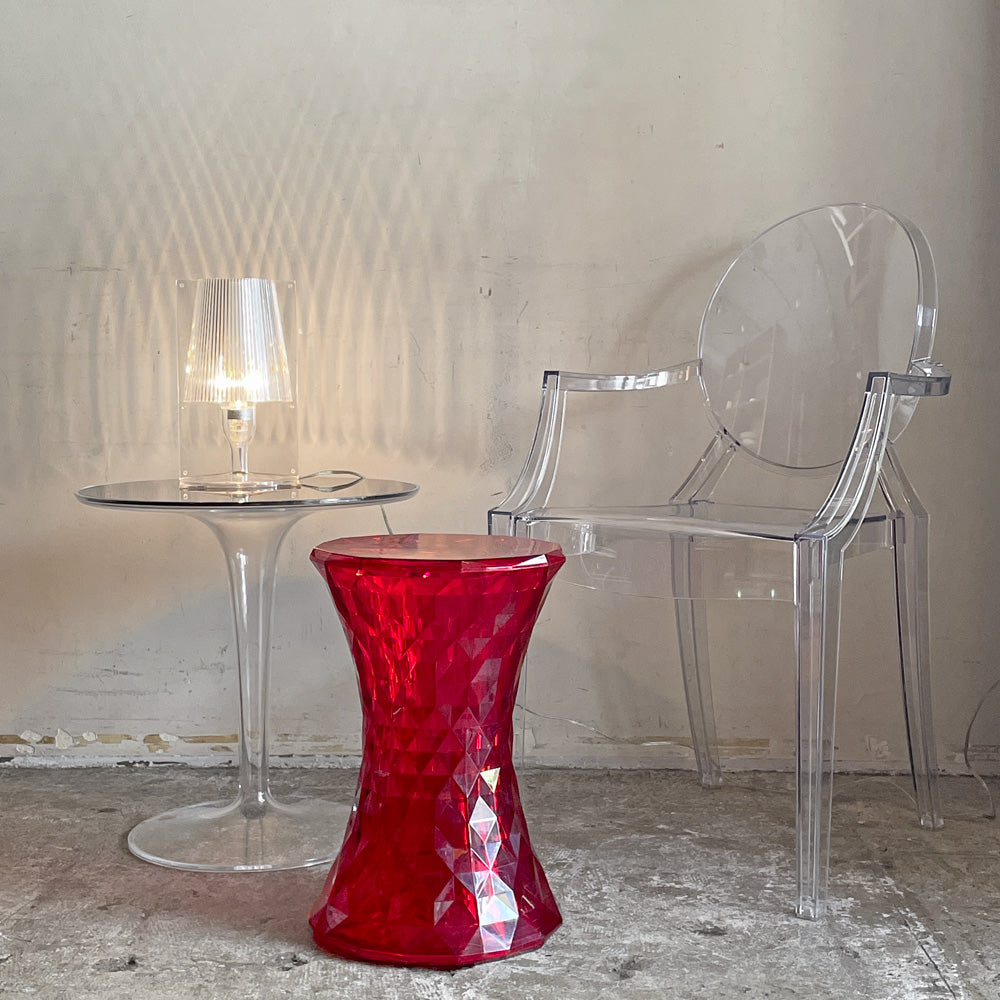 特集：カルテル Kartell 独創的な透明性のあるプロダクトたち～Kartell loves the planetを基に進化する～