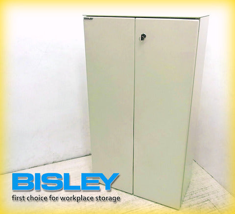 クイーンズアワードを称えたイギリスNo.1の生産規模を誇る老舗スチールファニチャーメーカー! BISLEY / ビスレー社の廃番希少な 『 両開きキャビネット 』 入荷!!