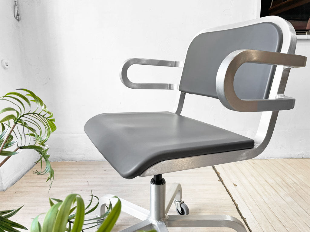 エメコ EMECO ナインオー スイベルアームチェア Nine-0 Swivel Armchair マット仕上げ グレー エットーレ・ソットサス ～愛し愛されたチェア～