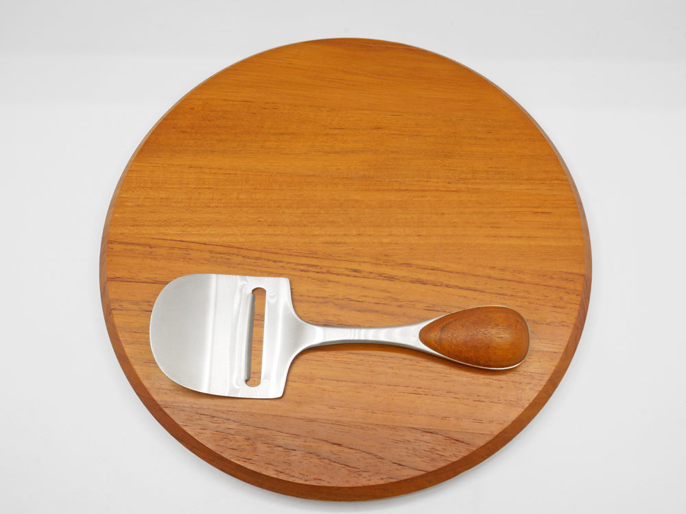 ダンスク DANSK トルン Tourn チーク材 カッティングボード & チーズスライサー セット ヴィヴィアンナ・トールン・ビューロ ヒューベ 北欧デザイン ビンテージ 中古品 買い取りしました。