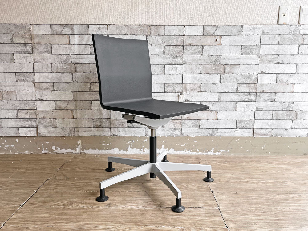 ヴィトラ vitra ゼロフォー 04. スタジオチェア アームレス ブラック マールテン・ヴァン・セーヴェレン 昇降機能 デスクチェア 中古品 買い取りしました。