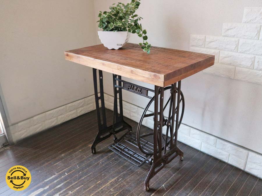 リメイク ミシン脚×無垢材天板 アトリエ デスク カフェテーブル sewing machine 工業系 作業台  中古品  買い取りしました。経堂店 出張買取もお任せ下さい。