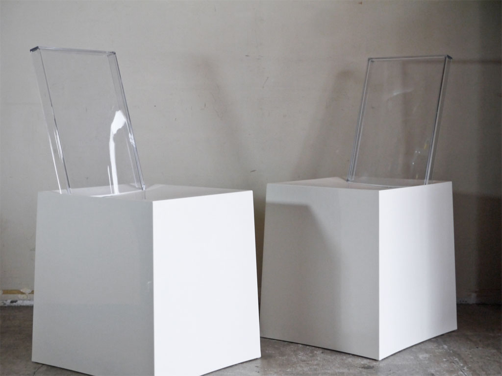 カルテル Kartell ミスレス MISS LESS ダイニングチェア ホワイト × クリスタル フィリップ・スタルク 中古品 買い取りしました。